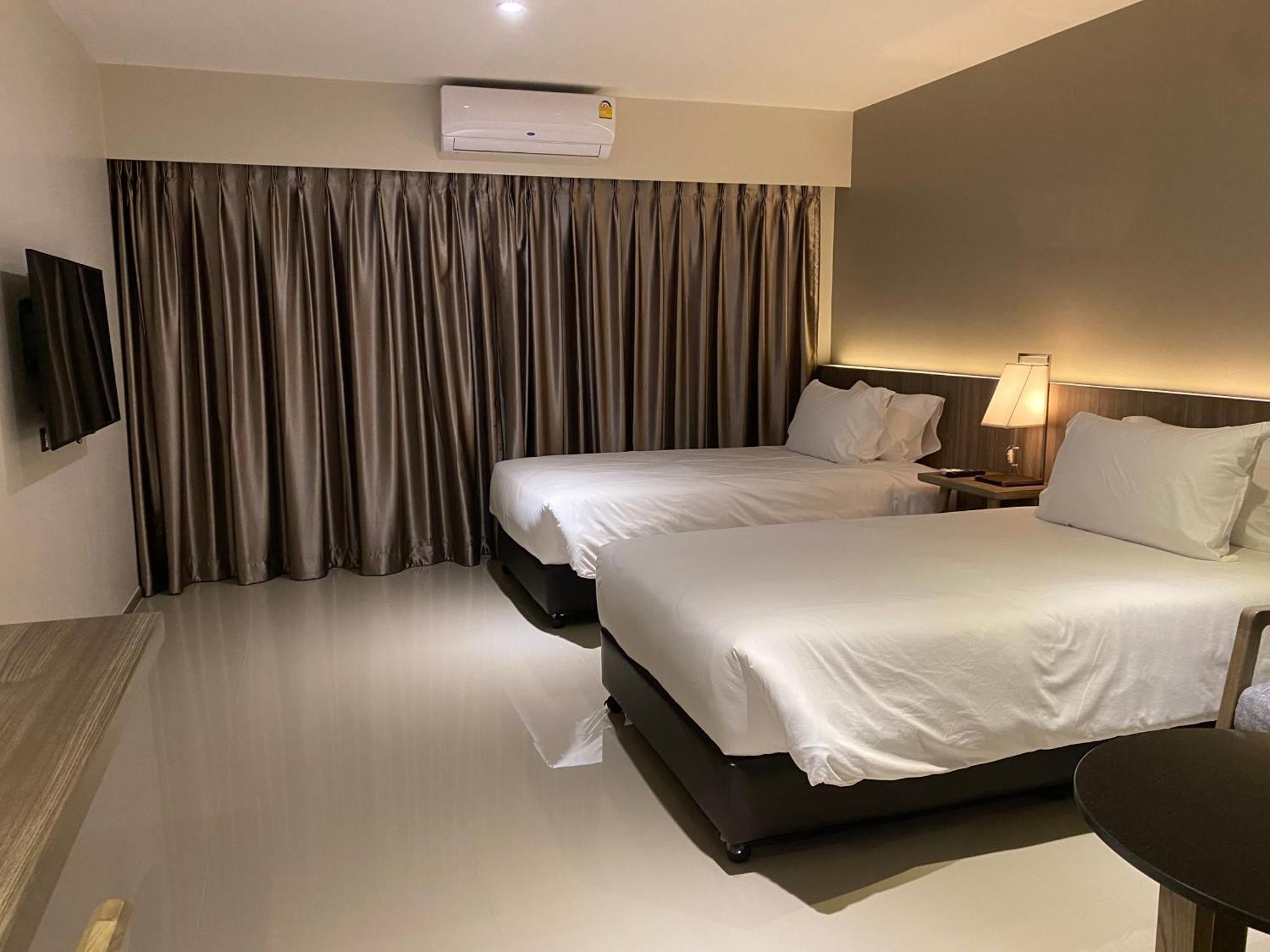 The Madera Lodge Pattaya Jomtien Beach Exterior photo